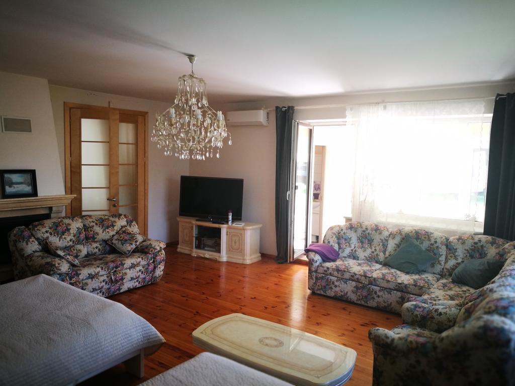 Irena Family House Hotel VNO Exterior foto